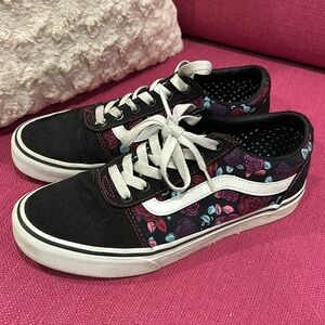 Black rose pattern Bans sneakers 🌹